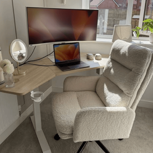 Hybrid work is here: How to design your smart desk setup